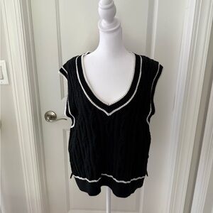 Abercrombie & Fitch Black and White Knit Vest